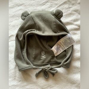 Gap baby green baby hat with bear ears